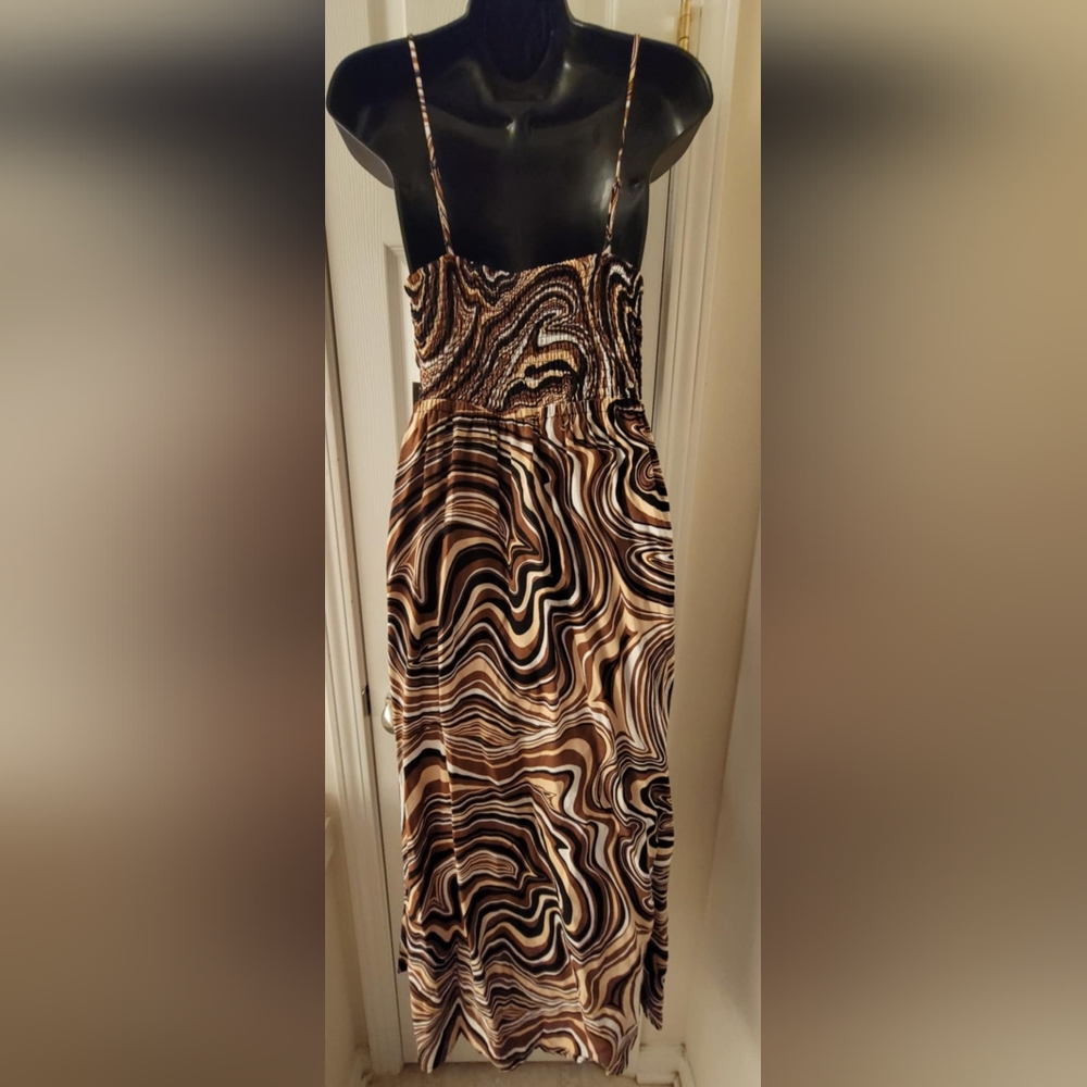 Patterned Dress with Slit - Picture 2 of 3